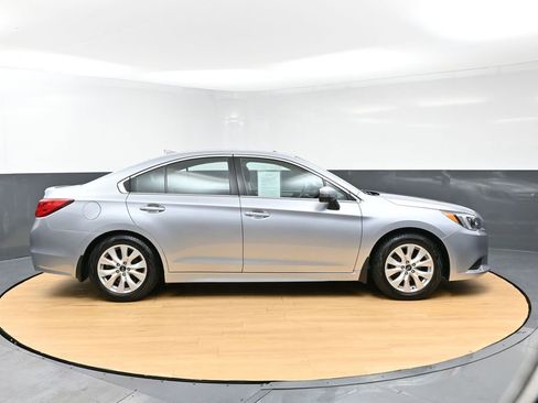 Used 2017 Subaru Legacy 2.5i Premium image 4