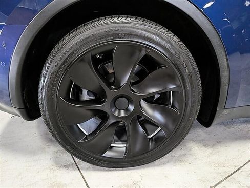 Used 2021 Tesla Model Y Long Range AWD/4WD image 13