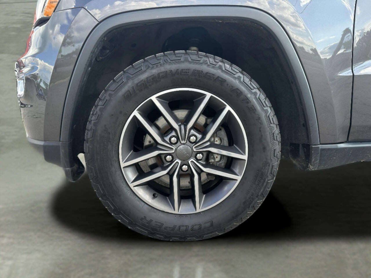 Used 2019 Jeep Grand Cherokee Limited AWD/4WD image 38