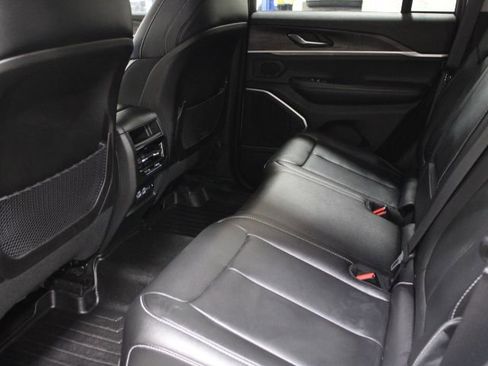 Used 2023 Jeep Grand Cherokee Limited w/ Black Appearance Package image 28