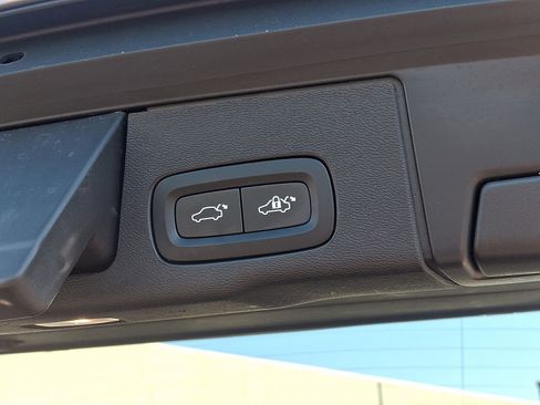 Certified 2023 Volvo XC60 B5 Plus w/ Climate Package image 28