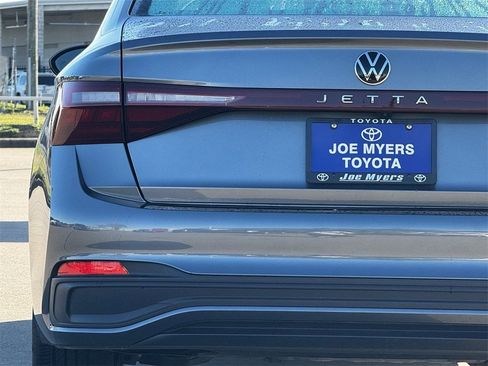 Used 2025 Volkswagen Jetta SE image 11