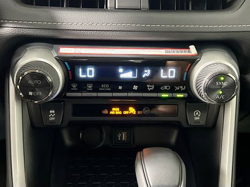 Used 2025 Toyota RAV4 XLE FWD image 26
