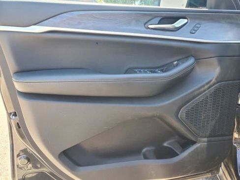 Used 2023 Jeep Grand Cherokee L Limited image 12