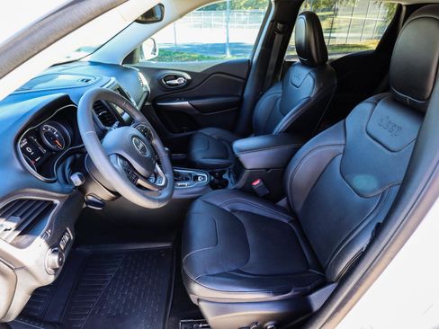 Used 2021 Jeep Cherokee Latitude Lux w/ Sun & Sound Group image 38