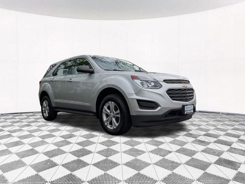 Used 2017 Chevrolet Equinox LS FWD image 10