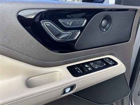 Used 2022 Lincoln Aviator Reserve w/ Elements Package Plus image 23