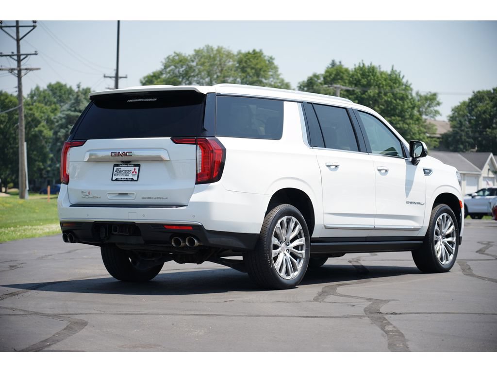 Used 2021 GMC Yukon XL Denali w/ Denali Premium Package AWD/4WD image 3