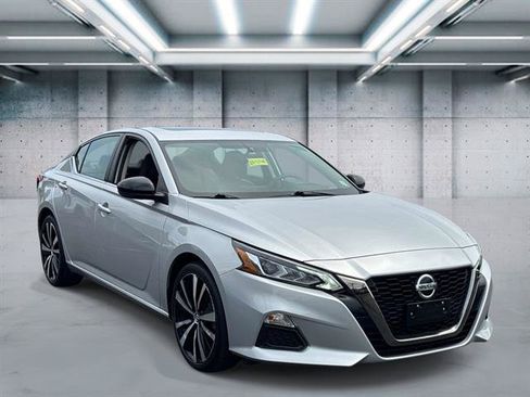 Used 2019 Nissan Altima 2.5 SR w/ SR Premium Package FWD image 3