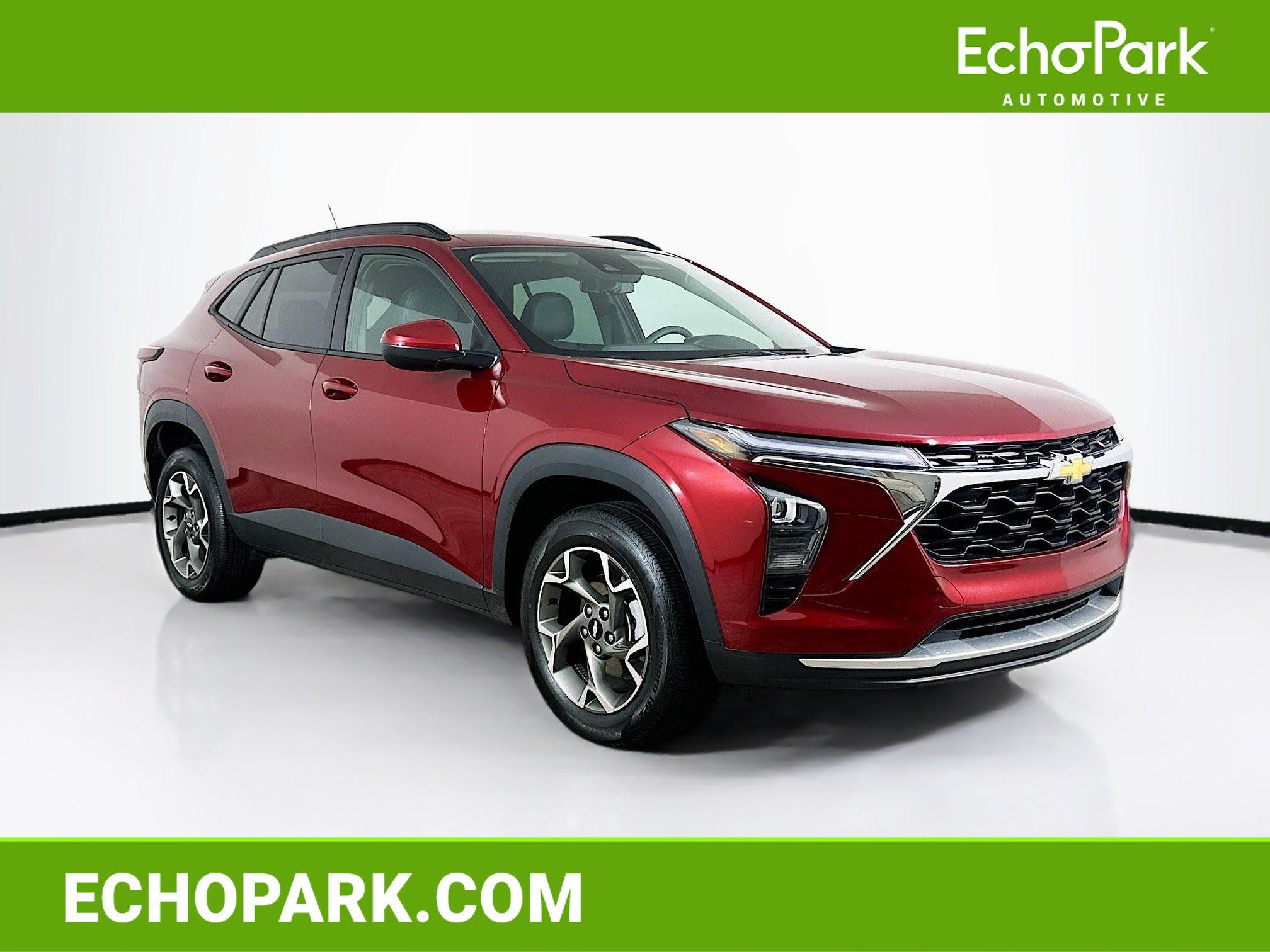 Used 2025 Chevrolet Trax LT FWD image 1