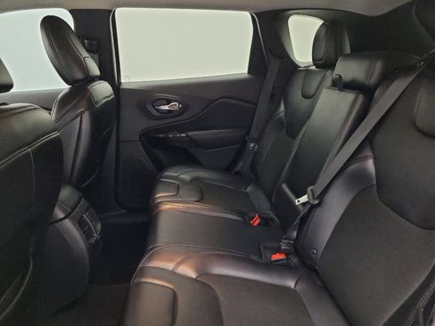 Used 2019 Jeep Cherokee Latitude Plus image 18