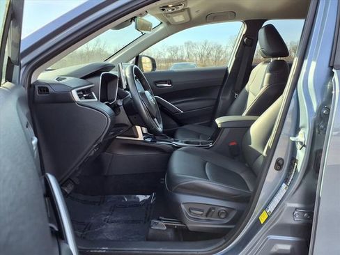 Used 2025 Toyota Corolla Cross XLE image 66