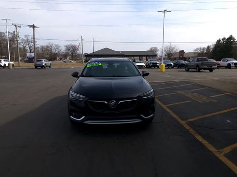 Used 2018 Buick Regal Essence w/ Driver Confidence Package #1 image 5