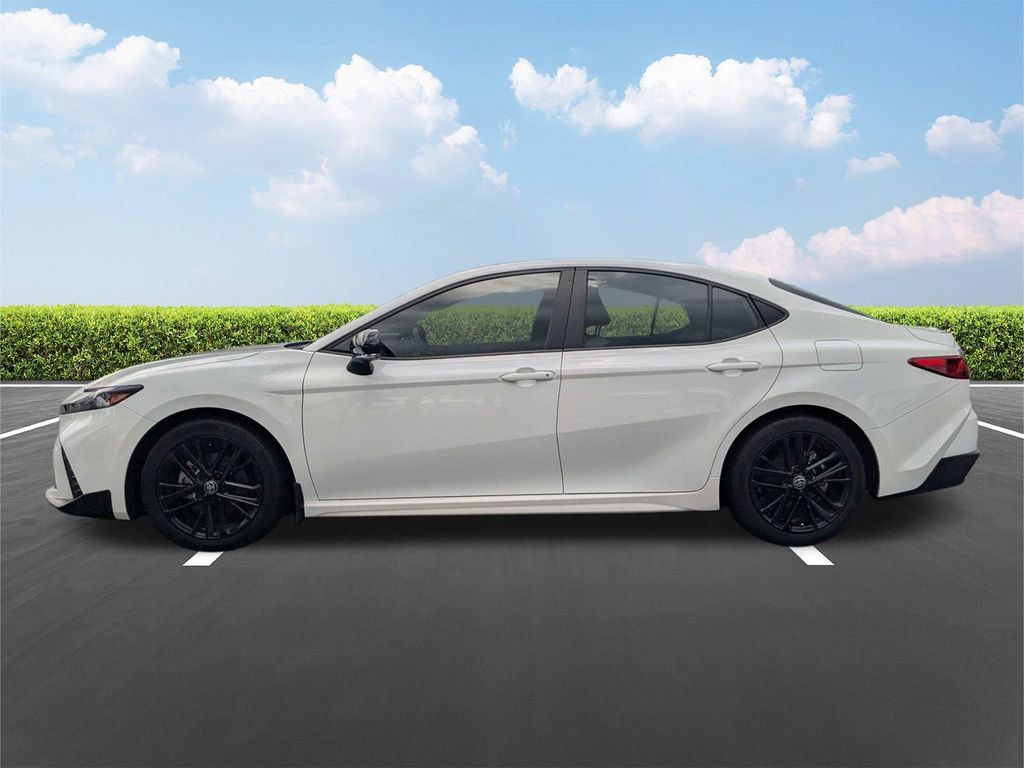 Used 2025 Toyota Camry SE FWD image 6