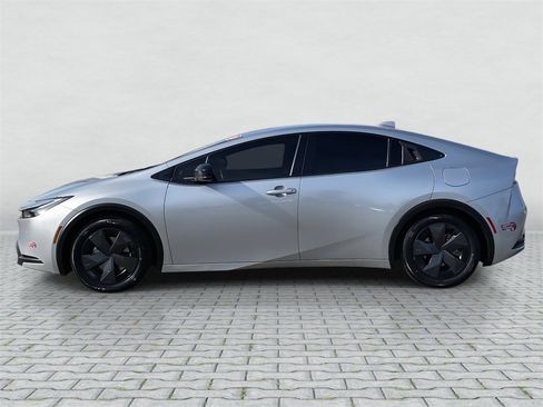 Certified 2023 Toyota Prius Prime SE image 2