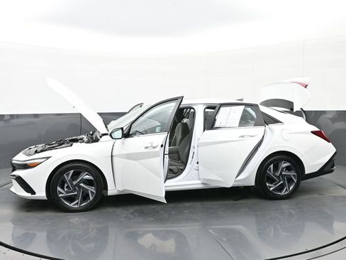 Certified 2025 Hyundai Elantra SEL image 53