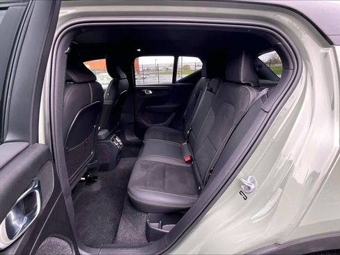 Used 2023 Volvo XC40 Recharge Ultimate image 29