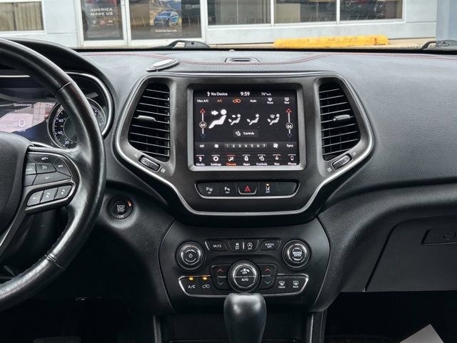 Used 2019 Jeep Cherokee Trailhawk AWD/4WD image 25