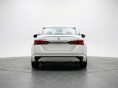 Used 2025 Nissan Altima 2.5 SV FWD image 7