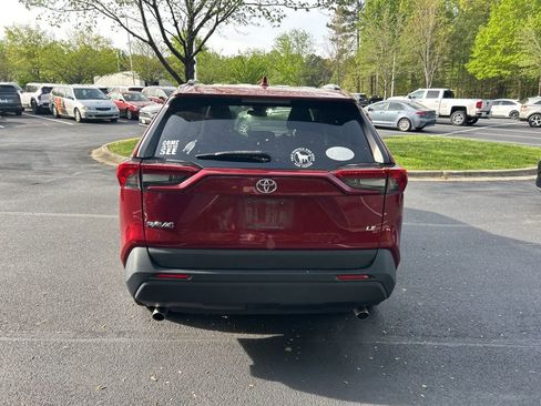 Used 2019 Toyota RAV4 LE image 15