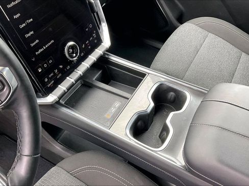 Used 2025 GMC Acadia Elevation image 15