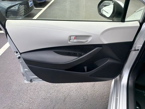 Used 2021 Toyota Corolla LE FWD image 17
