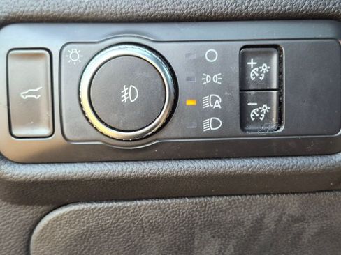Used 2020 Ford Explorer XLT w/ Equipment Group 202A RWD image 12