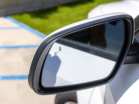 Used 2025 Hyundai Venue SEL FWD image 10