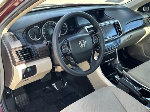 Used 2017 Honda Accord SE image 19