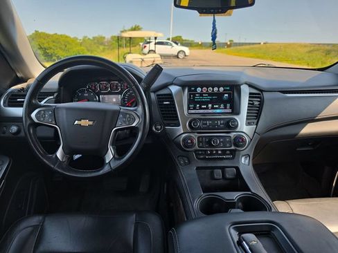 Used 2019 Chevrolet Suburban LT AWD/4WD image 4