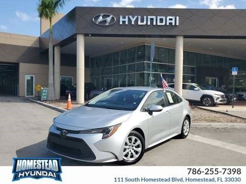 Used 2022 Toyota Corolla LE image 1