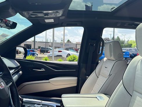 Used 2024 Cadillac Escalade Sport image 12