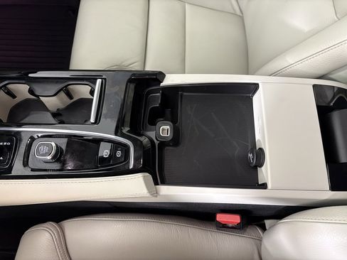 Used 2024 Volvo S60 T8 Ultimate w/ Climate Package image 31