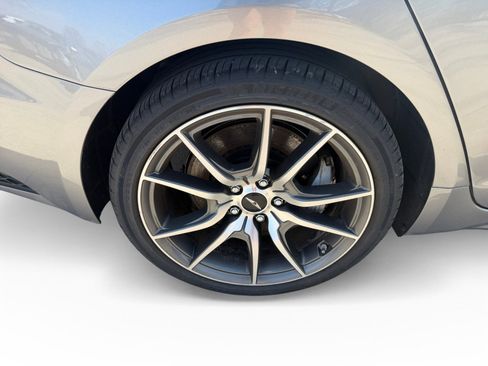 Used 2025 Genesis G70 2.5T AWD/4WD image 17