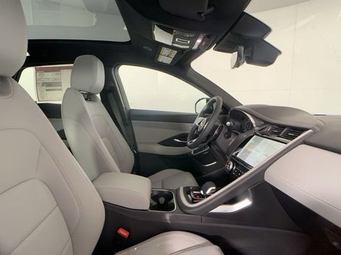 Certified 2024 Jaguar E-PACE R-Dynamic SE image 34