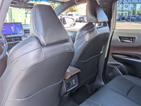 Used 2023 Toyota Venza Limited image 31
