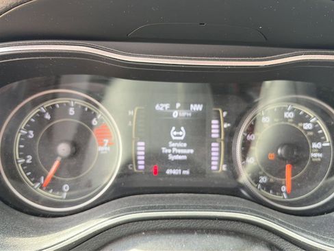 Used 2019 Jeep Cherokee Latitude Plus AWD/4WD image 4
