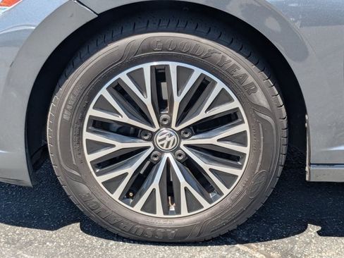 Used 2019 Volkswagen Jetta SE FWD image 19