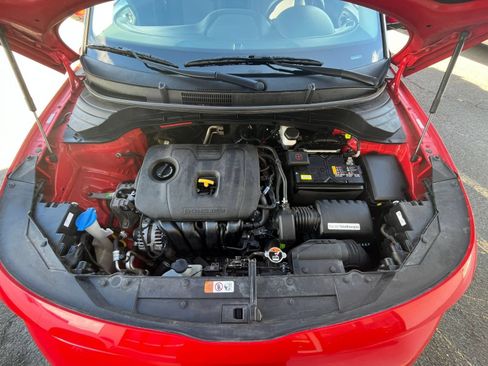 Used 2025 Kia Soul LX w/ LX Technology Package FWD image 25