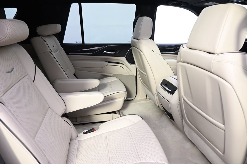 Certified 2024 Cadillac Escalade Premium Luxury w/ LPO, Floor Liner Package AWD/4WD image 18