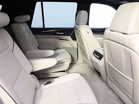 Used 2024 Cadillac Escalade Premium Luxury w/ LPO, Floor Liner Package AWD/4WD image 18