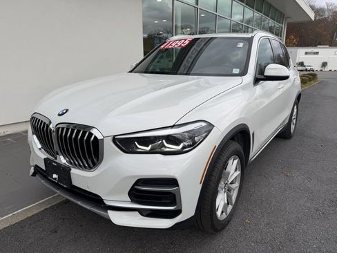 Used 2023 BMW X5 xDrive40i w/ Premium Package image 3