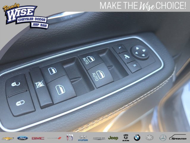 Used 2023 RAM 1500 Laramie AWD/4WD image 18