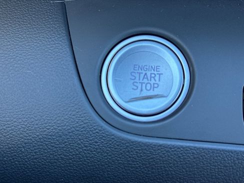 Used 2025 Hyundai Elantra Limited image 26