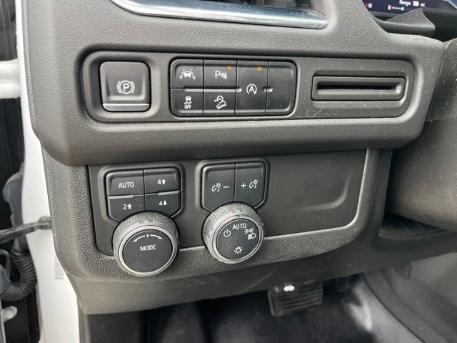 Used 2023 Chevrolet Suburban Premier AWD/4WD image 15