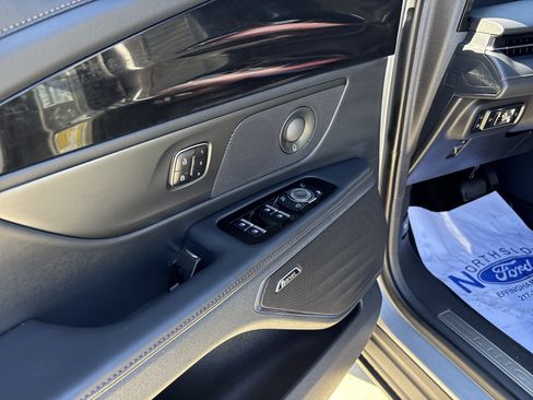 Used 2024 Lincoln Nautilus Reserve w/ Equipment Group 202A image 12