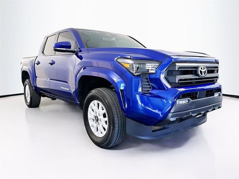 Used 2025 Toyota Tacoma SR5 RWD image 33