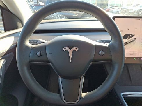 Used 2023 Tesla Model Y Long Range image 19