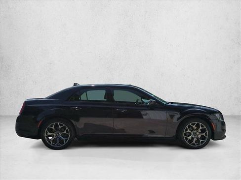 Used 2019 Chrysler 300 S RWD image 4