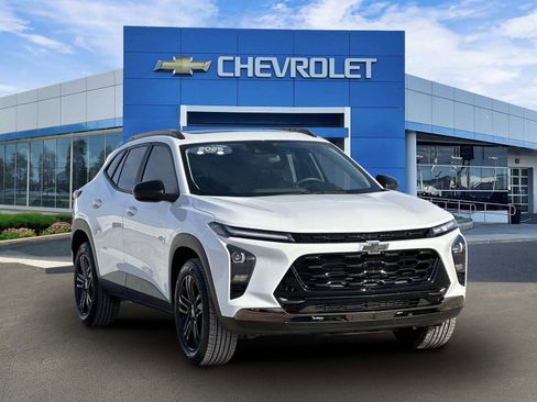 Used 2025 Chevrolet Trax ACTIV w/ Sunroof Package image 6